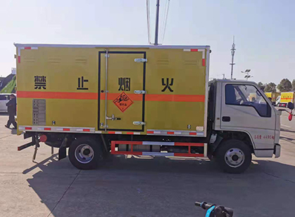 乌拉特后爆破器材运输车