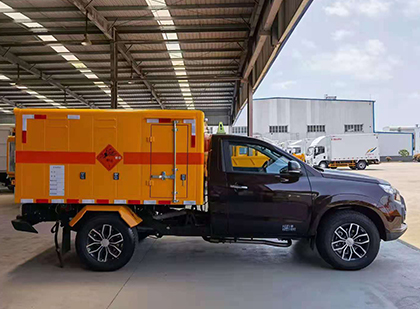 乌拉特后爆破器材运输车